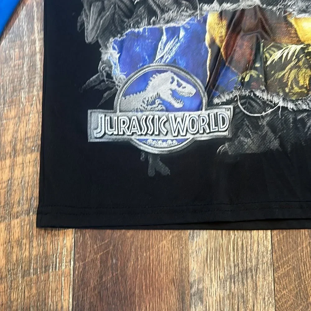 Jurassic world shirt L (4725)